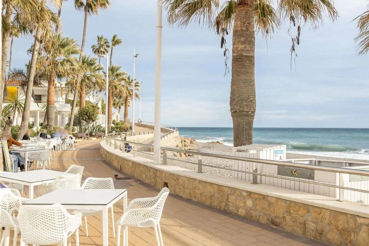 A410 Frontlilne Apartment Nerja
