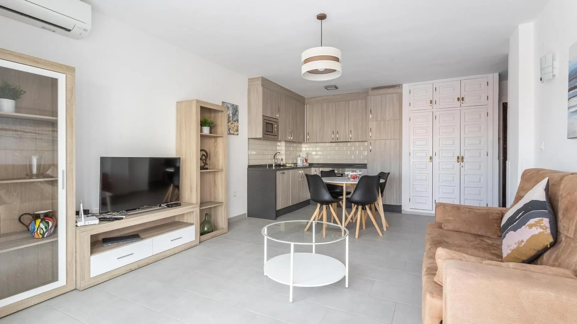 A410 Frontlilne Apartment Nerja