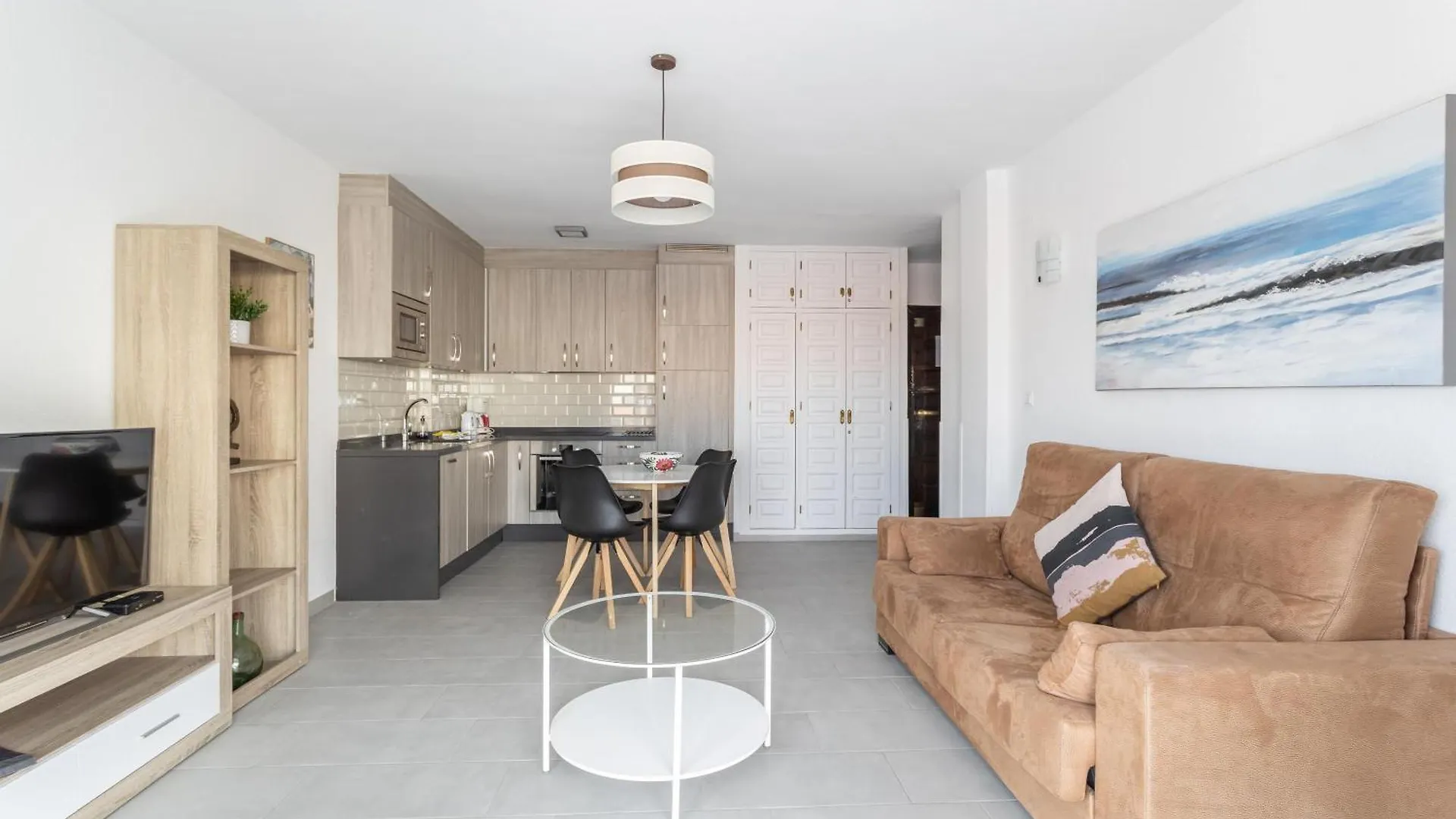 A410 Frontlilne Apartment Nerja