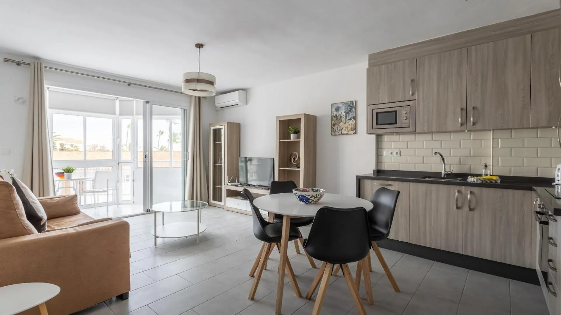 A410 Frontlilne Apartment Nerja