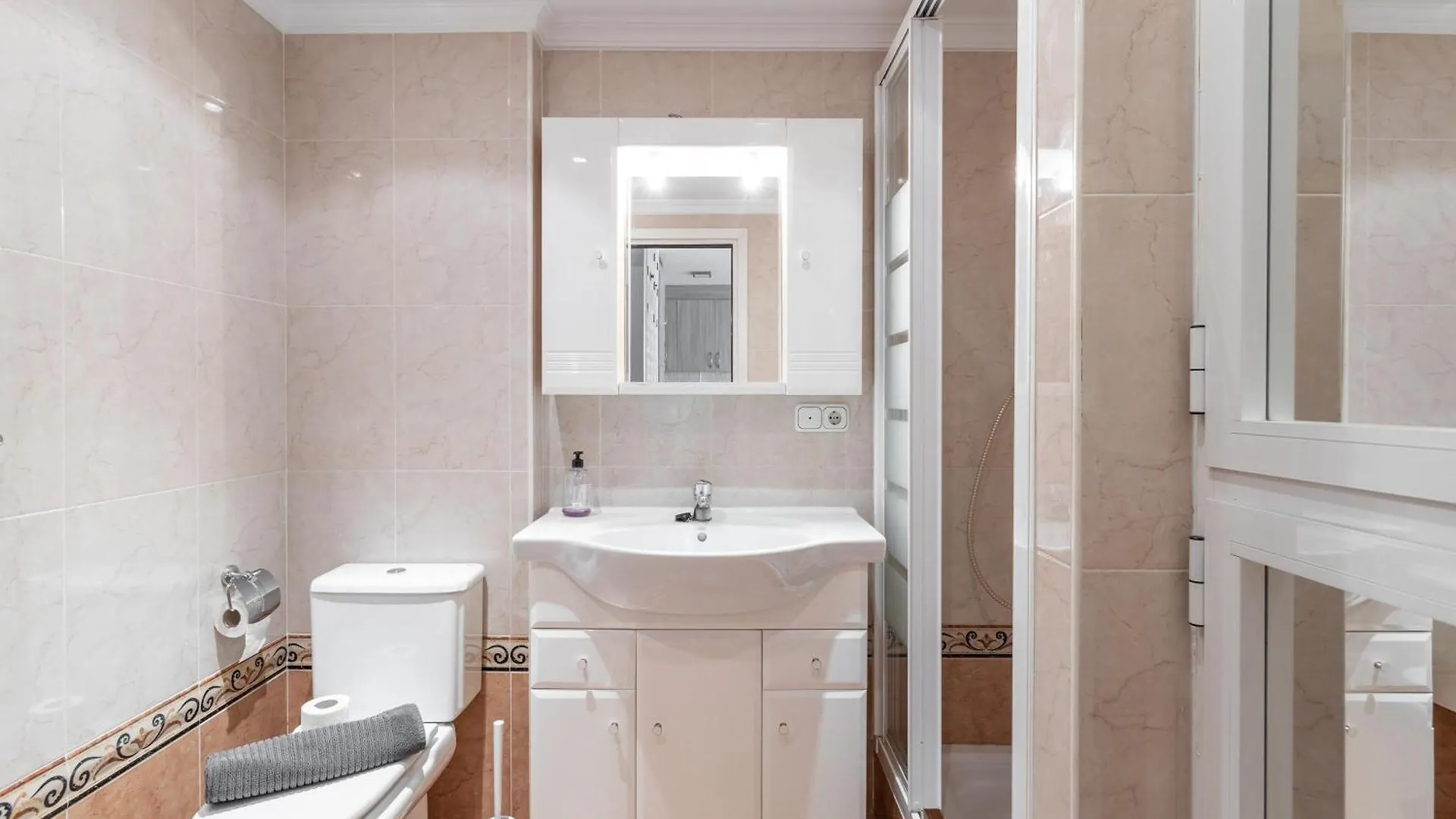 A410 Frontlilne Apartment Nerja
