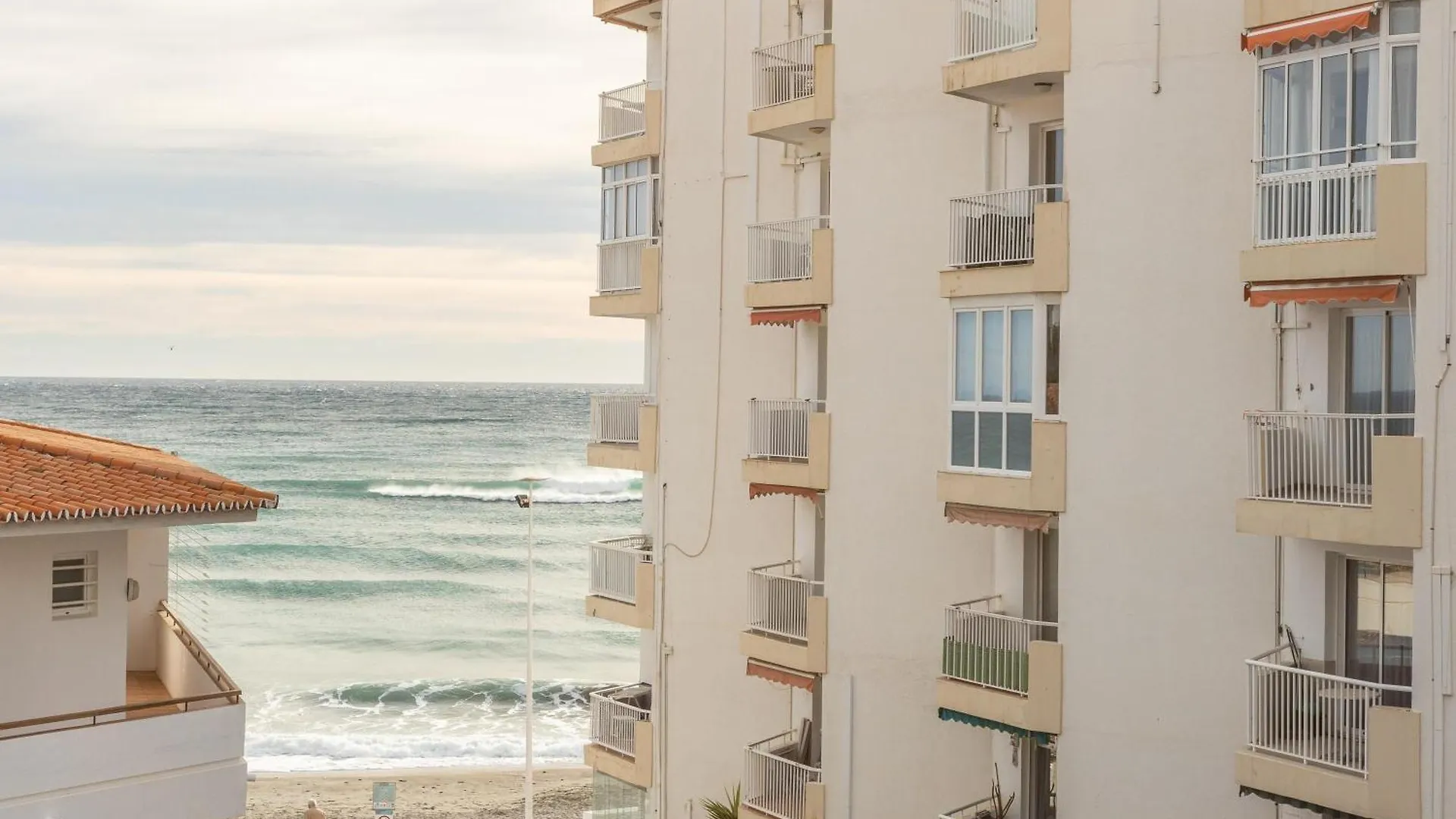 A410 Frontlilne Apartment Nerja