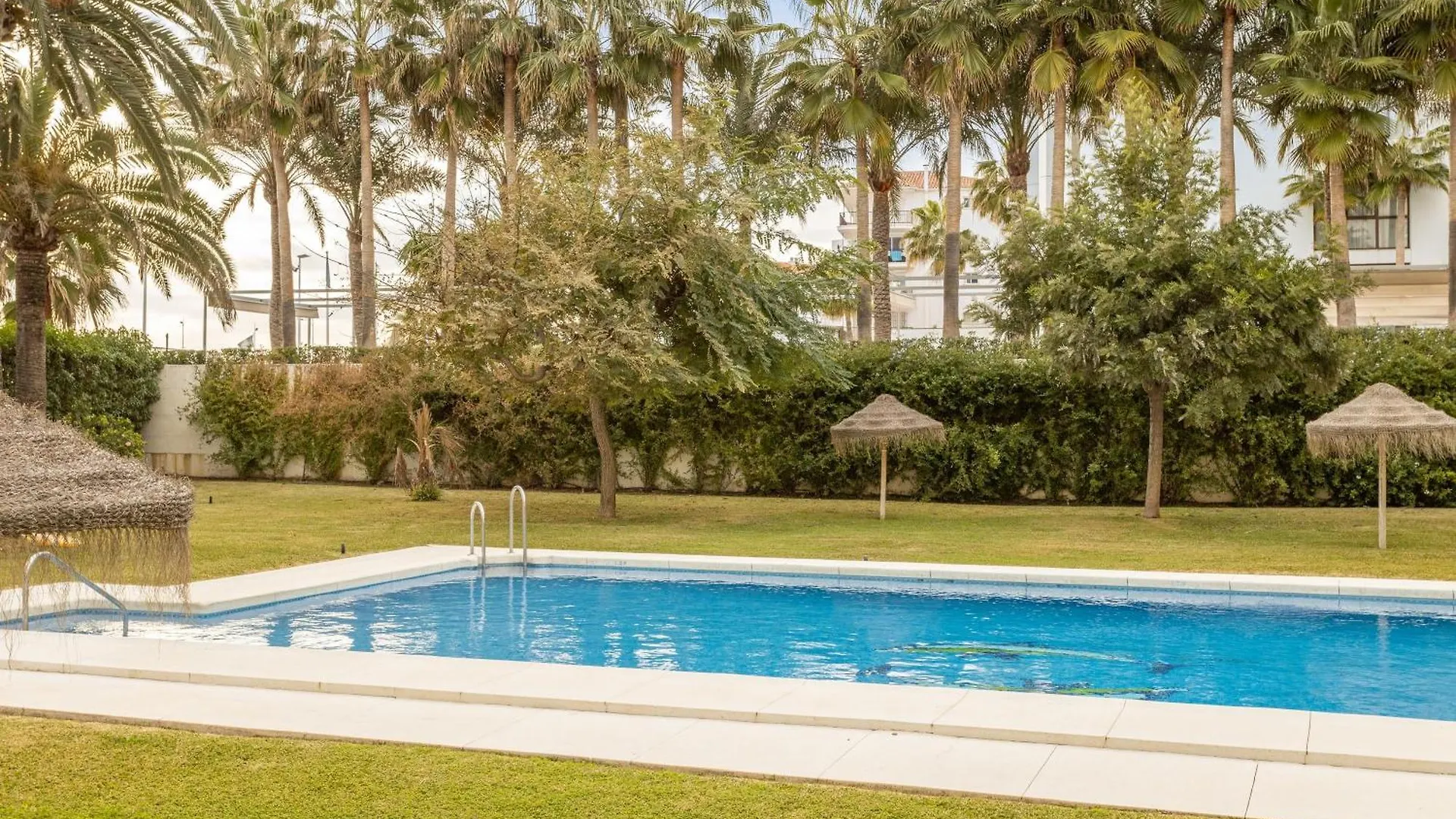 A410 Frontlilne Apartment Nerja