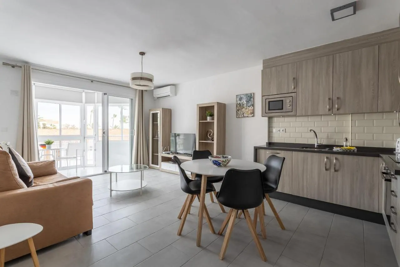 A410 Frontlilne Apartment Nerja