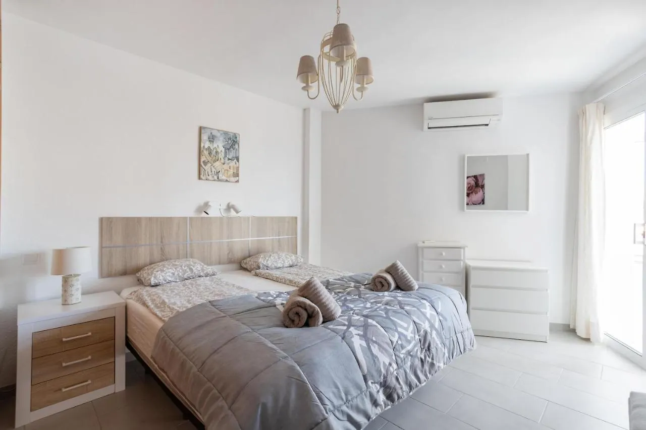 A410 Frontlilne Apartment Nerja