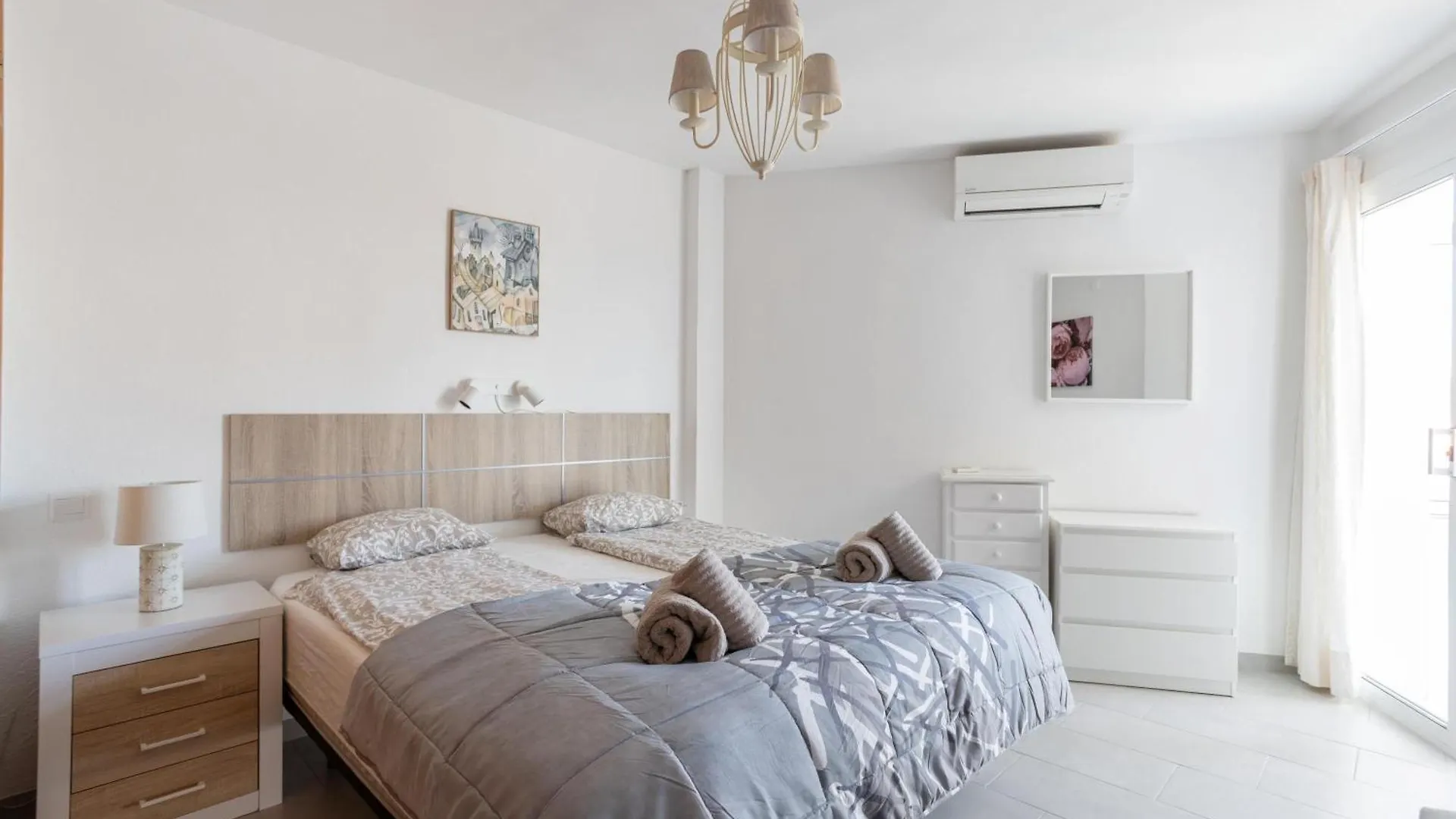 A410 Frontlilne Apartment Nerja