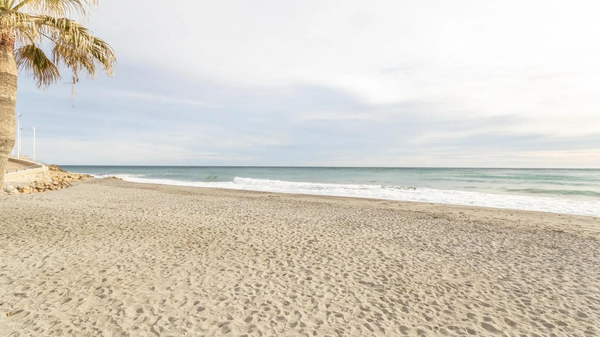 A410 Frontlilne Apartment Nerja