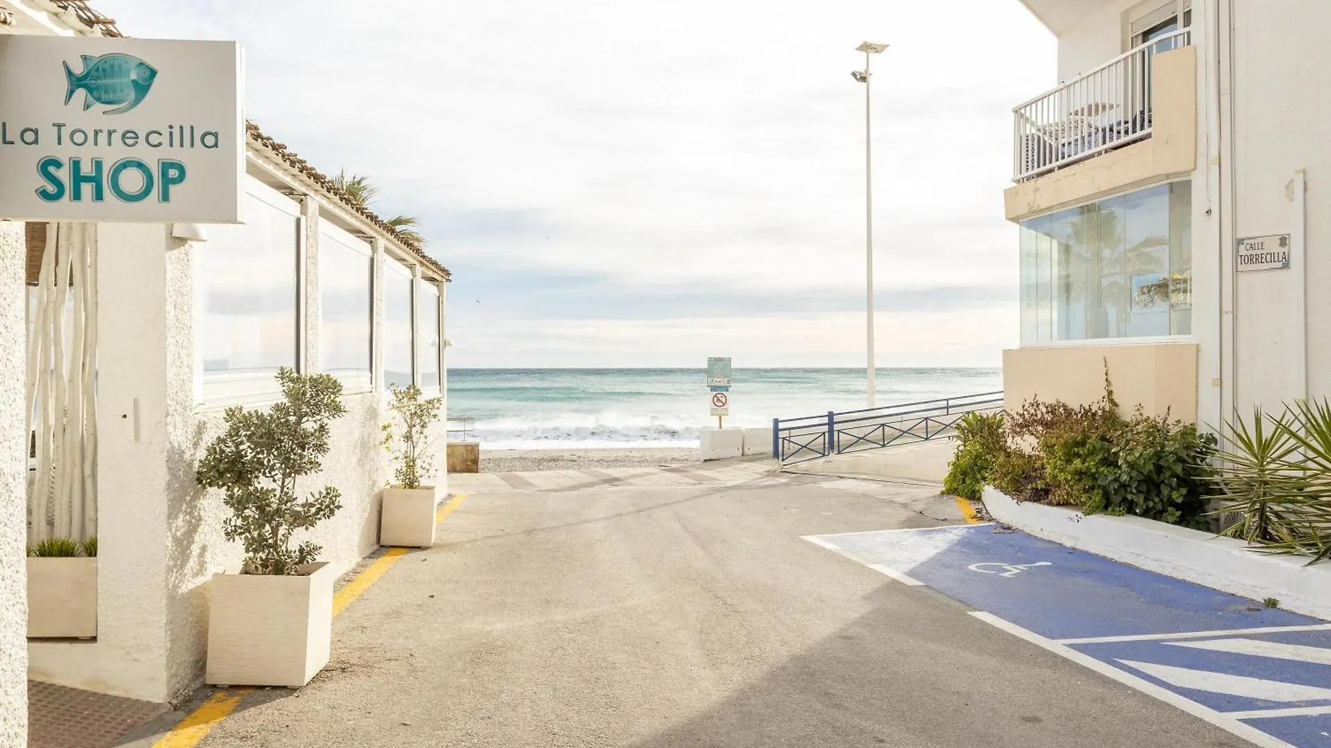 A410 Frontlilne Apartment Nerja 0*,